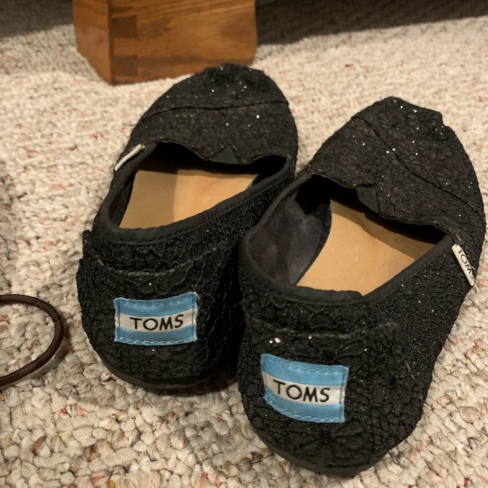 Women’s and men’s toms